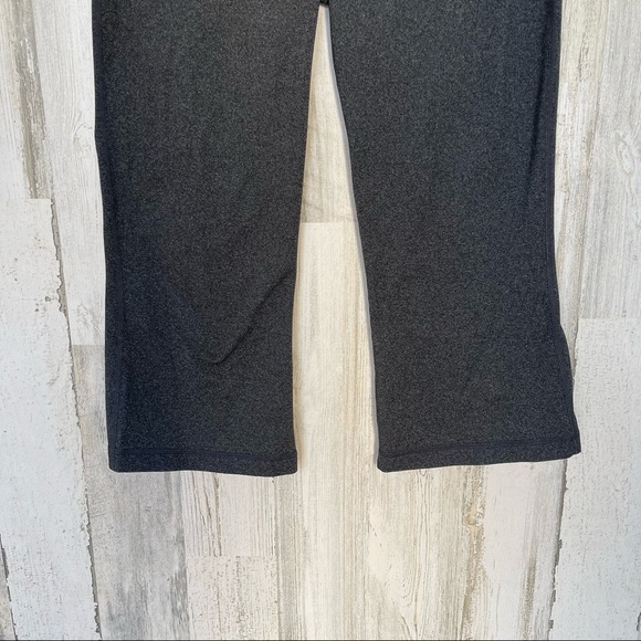 Lululemon Tadasana Grey Cropped Capri Slit Yoga Pants Size 8 - Picture 4 of 10